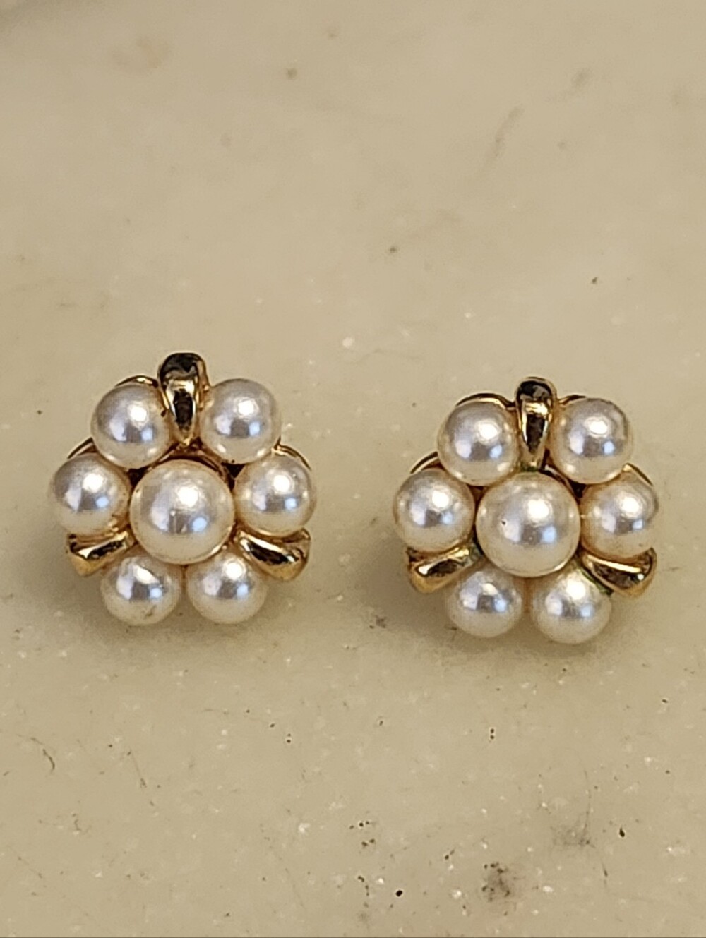 Vtg Napier Classic Simulated Pearl Cluster Stud Earrings - Gold Tone